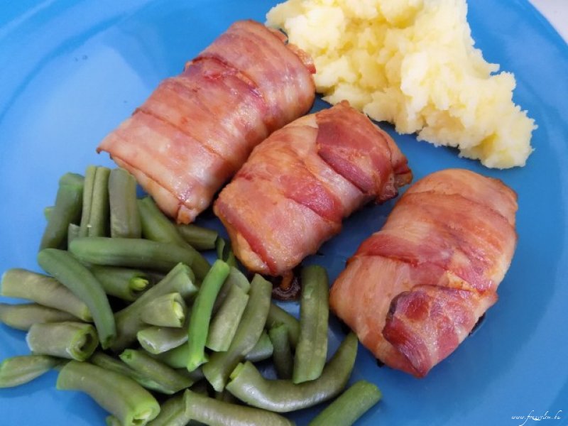 Sajtos - Sonkás - Baconös csirketekercs